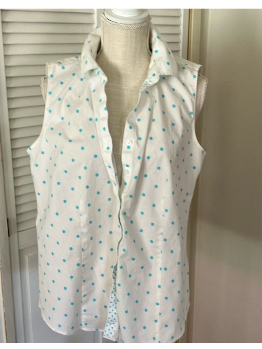 Talbots White Sleeveless Button-Up Top with Turquoise Polka Dots Size 16